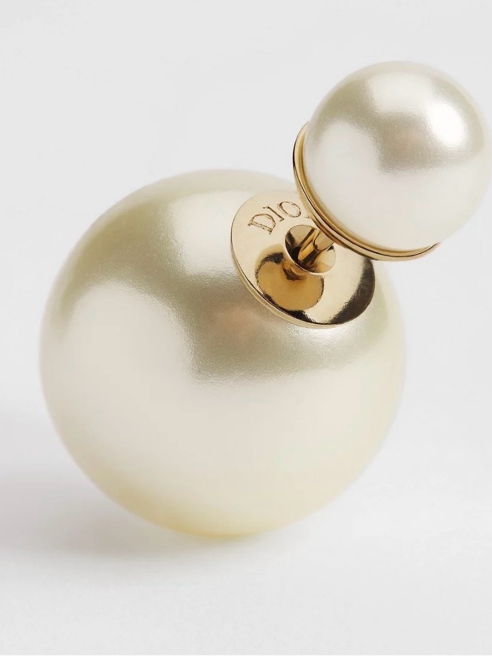 Dior Tribales Earrings
Gold-Finish Metal and White Resin Pearls - Picture 2 of 6